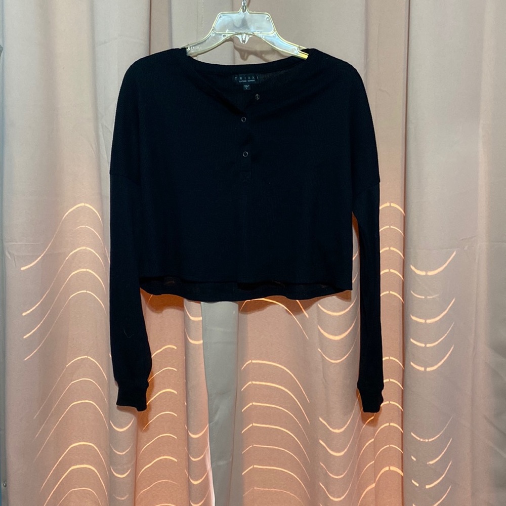 Black long sleeve crop top